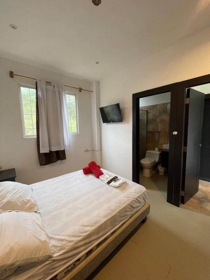 Kiwi Suites Hostel 몬따니따 외부 사진