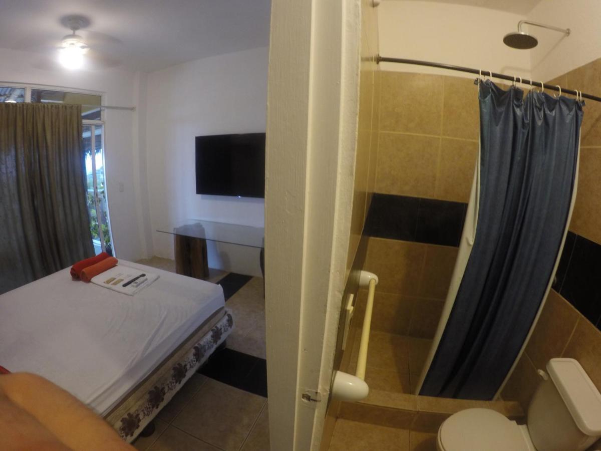 Kiwi Suites Hostel 몬따니따 외부 사진