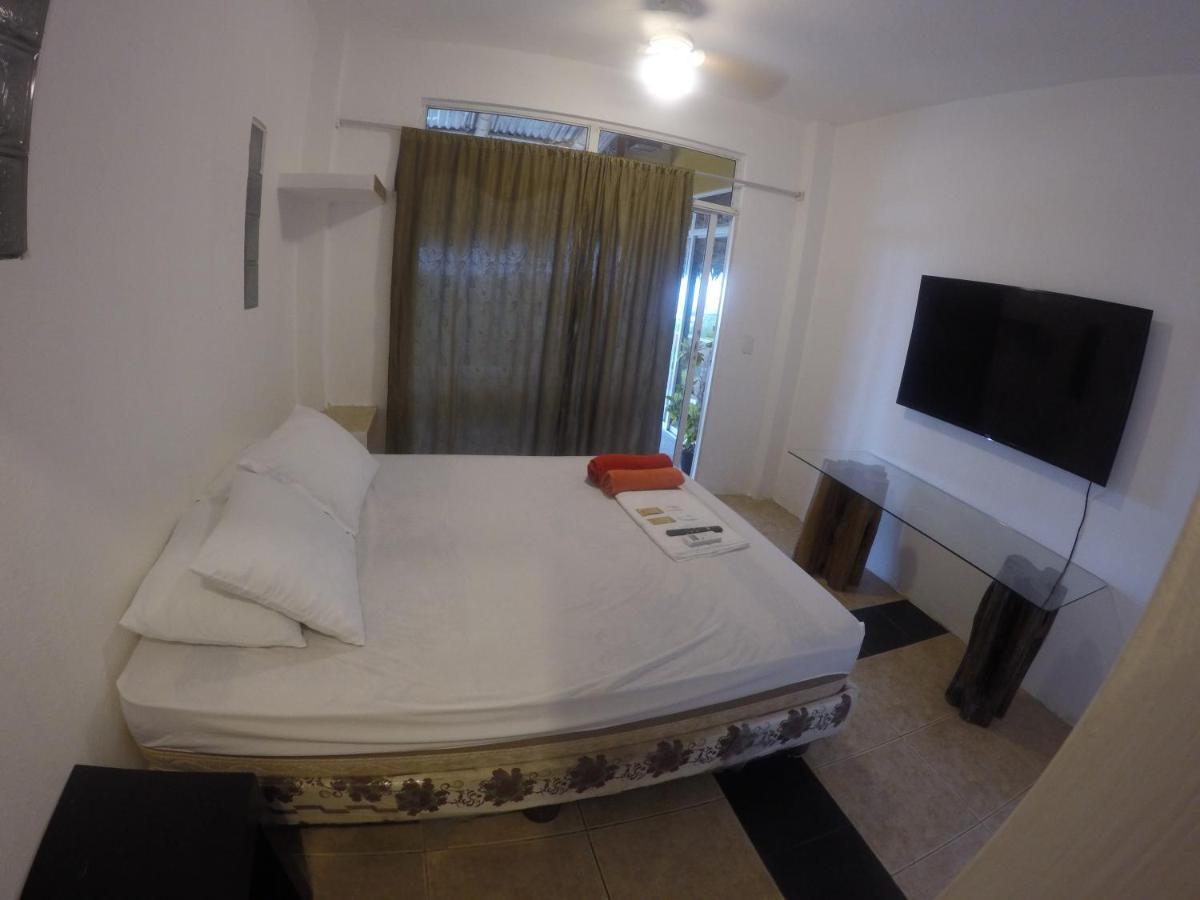 Kiwi Suites Hostel 몬따니따 외부 사진