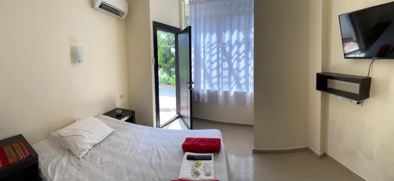 Kiwi Suites Hostel 몬따니따 외부 사진