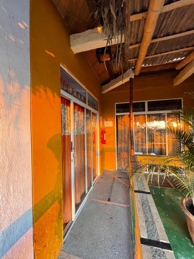 Kiwi Suites Hostel 몬따니따 외부 사진